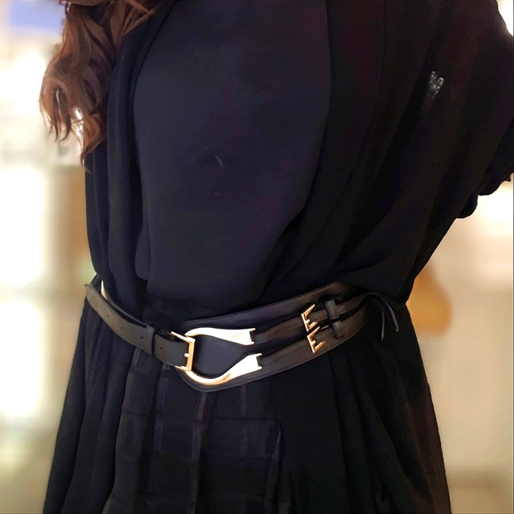 Elegant Black Leather Belt with Gold Buckle - Picture 4 of 10